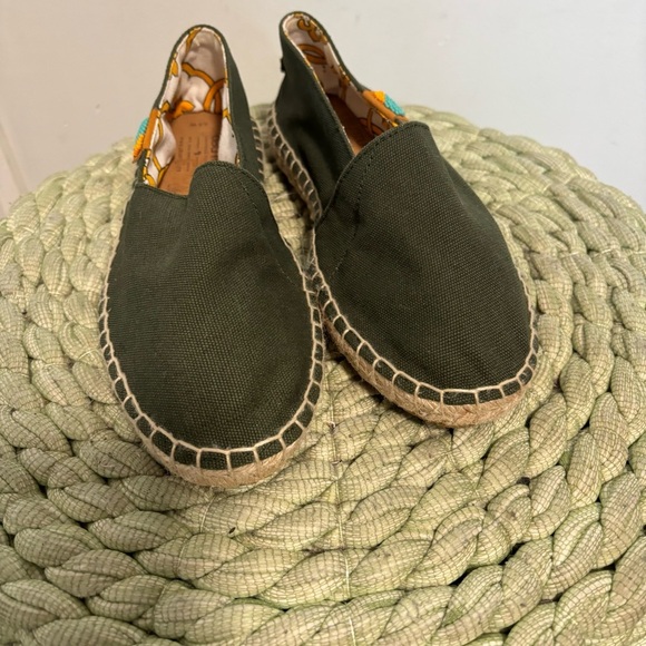 Ubuntu Classic Safari Green Canvas Slip On Handmade Flat Espadrilles NWOB - Picture 9 of 11